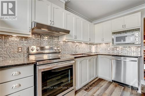 130 Landover Crescent, Ottawa, ON - Indoor Photo Showing Kitchen With Stainless Steel Kitchen With Upgraded Kitchen