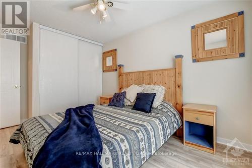 130 Landover Crescent, Ottawa, ON - Indoor Photo Showing Bedroom