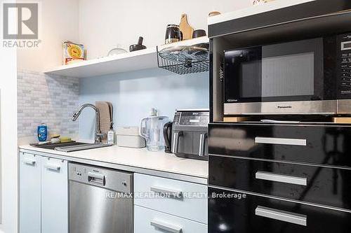 2503 - 38 Dan Leckie Way, Toronto, ON - Indoor Photo Showing Kitchen