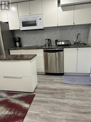 153 Huron Heights Drive, Newmarket, ON - Indoor Photo Showing Kitchen