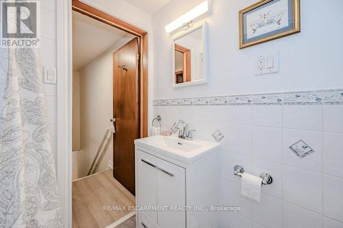 63 Beechwood Avenue, Hamilton, ON - Indoor Photo Showing Bathroom