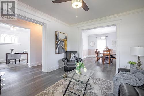 8269 Willoughby Drive, Niagara Falls, ON - Indoor Photo Showing Living Room