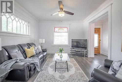 8269 Willoughby Drive, Niagara Falls, ON - Indoor Photo Showing Living Room