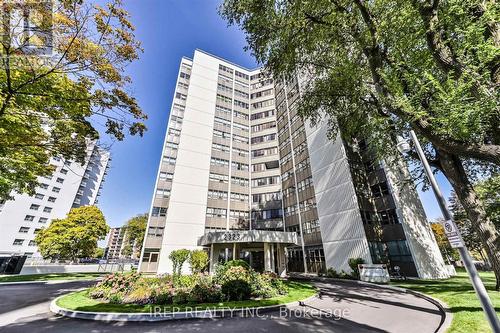 1201 - 2323 Confederation Parkway, Mississauga, ON - Outdoor With Facade