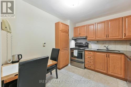 1201 - 2323 Confederation Parkway, Mississauga, ON - Indoor Photo Showing Kitchen