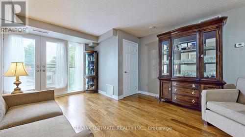 206 - 645 Millwood Road, Toronto, ON - Indoor Photo Showing Living Room