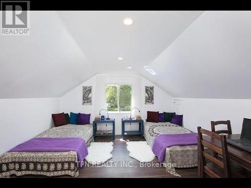 2829 25Th Side Road, Innisfil, ON - Indoor Photo Showing Bedroom