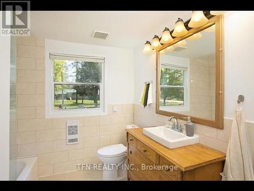 2829 25Th Side Road, Innisfil, ON - Indoor Photo Showing Bathroom