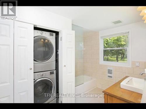 2829 25Th Side Road, Innisfil, ON - Indoor Photo Showing Laundry Room