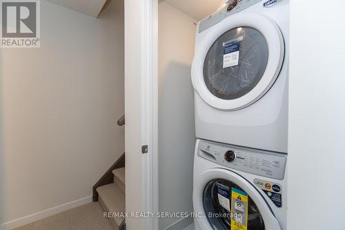 Th 305 - 130 Honeyscrisp Crescent, Vaughan, ON - Indoor Photo Showing Laundry Room