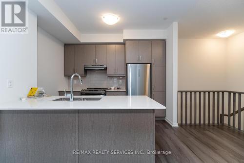 Th 305 - 130 Honeyscrisp Crescent, Vaughan, ON - Indoor Photo Showing Kitchen With Double Sink With Upgraded Kitchen