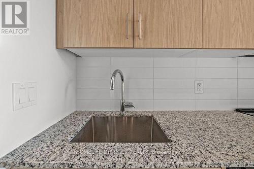 104 - 345 Wheat Boom Drive, Oakville, ON - Indoor Photo Showing Kitchen