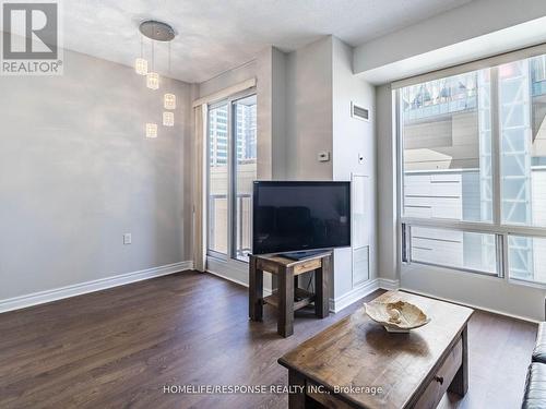 802 - 85 Bloor Street E, Toronto, ON - Indoor Photo Showing Living Room