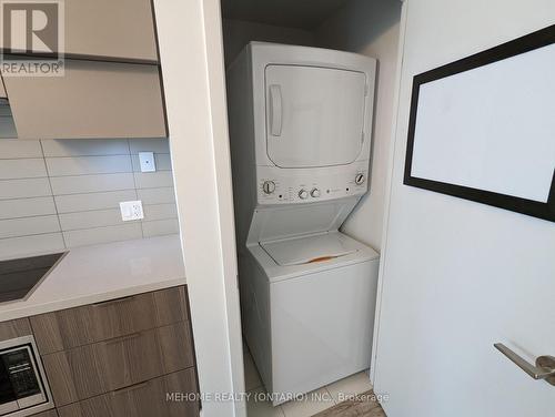 3012 - 8 Eglinton Avenue E, Toronto, ON - Indoor Photo Showing Laundry Room