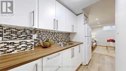 69 Bayswater Avenue, Richmond Hill, ON - Indoor Photo Showing Kitchen