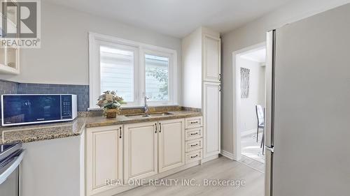 173 Sussex Avenue, Richmond Hill, ON - Indoor Photo Showing Kitchen