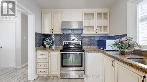 173 Sussex Avenue, Richmond Hill, ON - Indoor Photo Showing Kitchen