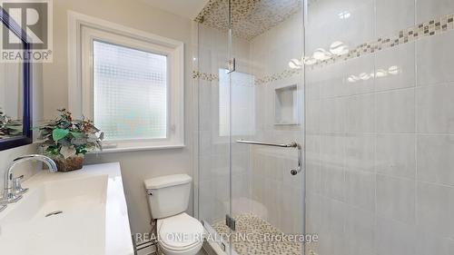 173 Sussex Avenue, Richmond Hill, ON - Indoor Photo Showing Bathroom