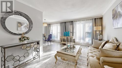 173 Sussex Avenue, Richmond Hill, ON - Indoor Photo Showing Living Room