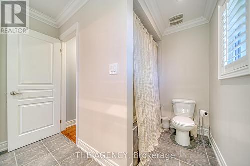 18 Skyline Trail, King, ON - Indoor Photo Showing Bathroom