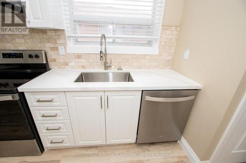 31 Tolton Drive, Brampton, ON - Indoor Photo Showing Kitchen