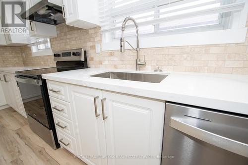 31 Tolton Drive, Brampton, ON - Indoor Photo Showing Kitchen With Upgraded Kitchen