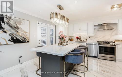 3823 Talias Crescent, Mississauga, ON - Indoor Photo Showing Kitchen With Upgraded Kitchen