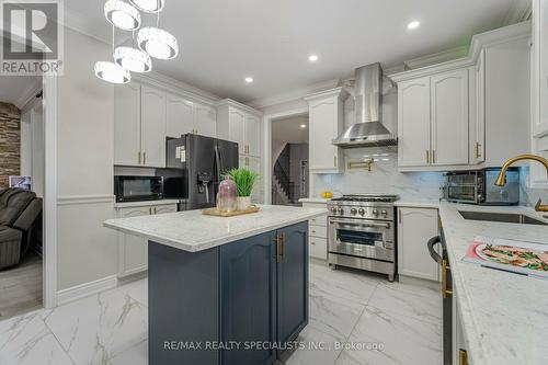 37 Harbourtown Crescent, Brampton, ON - Indoor Photo Showing Kitchen With Upgraded Kitchen