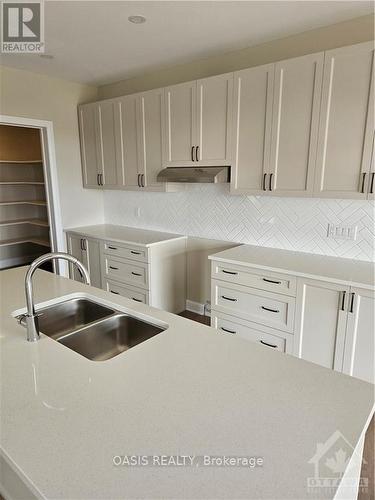 828 Snowdrop Crescent, Ottawa, ON - Indoor Photo Showing Kitchen With Double Sink