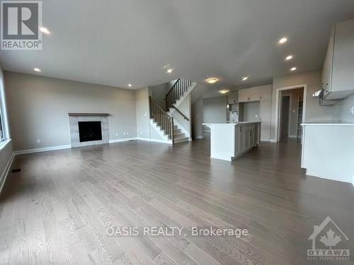 828 Snowdrop Crescent, Ottawa, ON - Indoor Photo Showing Living Room