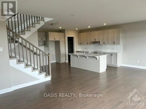 828 Snowdrop Crescent, Ottawa, ON - Indoor Photo Showing Kitchen