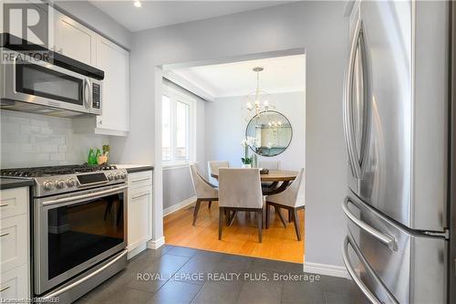 249 Snowden Road, Oakville, ON - Indoor Photo Showing Kitchen With Upgraded Kitchen