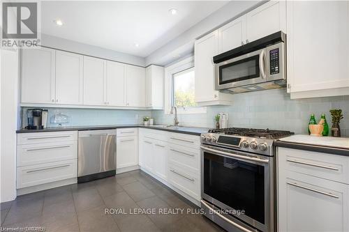 249 Snowden Road, Oakville, ON - Indoor Photo Showing Kitchen With Upgraded Kitchen