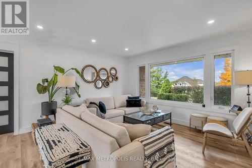 477 Fairview Street, Wilmot, ON - Indoor Photo Showing Living Room