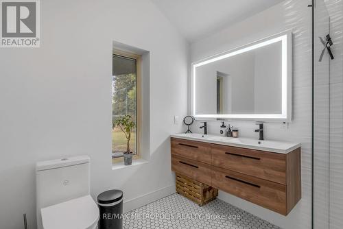 477 Fairview Street, Wilmot, ON - Indoor Photo Showing Bathroom