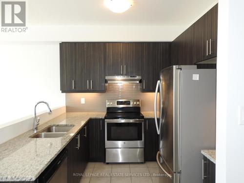 23 Admiral Road E, Welland, ON - Indoor Photo Showing Kitchen With Double Sink With Upgraded Kitchen