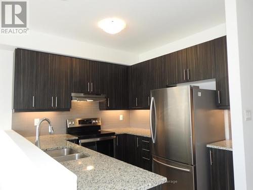 23 Admiral Road E, Welland, ON - Indoor Photo Showing Kitchen With Double Sink With Upgraded Kitchen