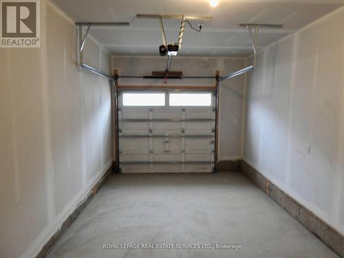 23 Admiral Road E, Welland, ON - Indoor Photo Showing Garage