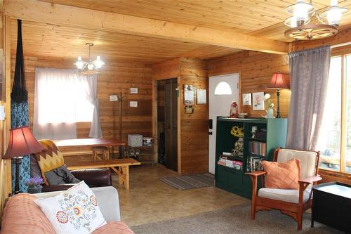 32 Birch Crescent, Grindstone Provincial Pk, MB - Indoor Photo Showing Living Room