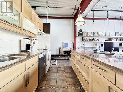 115 - 365 Dundas Street E, Toronto, ON - Indoor Photo Showing Kitchen