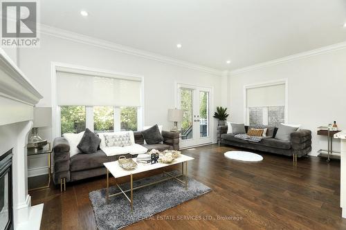 2331 Wuthering Heights Way, Oakville, ON - Indoor Photo Showing Living Room