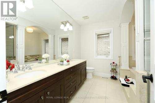 2331 Wuthering Heights Way, Oakville, ON - Indoor Photo Showing Bathroom