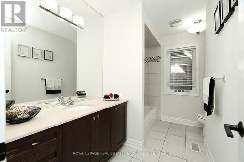 2331 Wuthering Heights Way, Oakville, ON - Indoor Photo Showing Bathroom