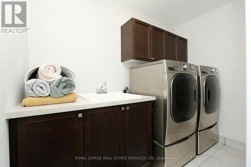 2331 Wuthering Heights Way, Oakville, ON - Indoor Photo Showing Laundry Room