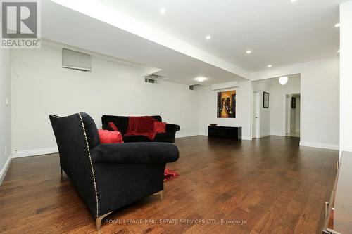 2331 Wuthering Heights Way, Oakville, ON - Indoor Photo Showing Living Room