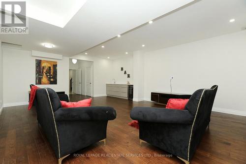 2331 Wuthering Heights Way, Oakville, ON - Indoor Photo Showing Living Room