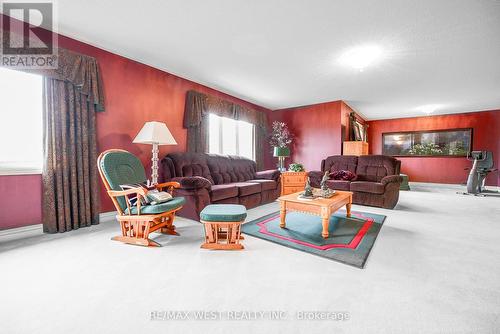 35 Donwoods Court, Brampton, ON - Indoor Photo Showing Living Room