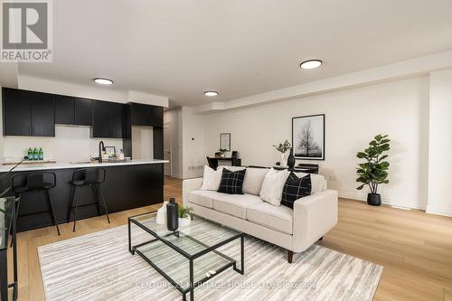 7479 Splendour Drive, Niagara Falls, ON - Indoor Photo Showing Living Room