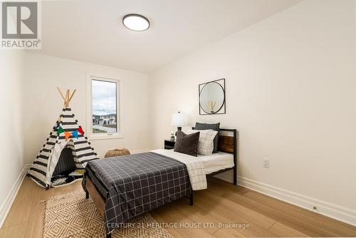 7479 Splendour Drive, Niagara Falls, ON - Indoor Photo Showing Bedroom