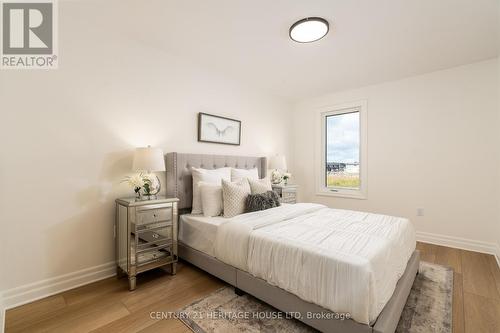 7479 Splendour Drive, Niagara Falls, ON - Indoor Photo Showing Bedroom